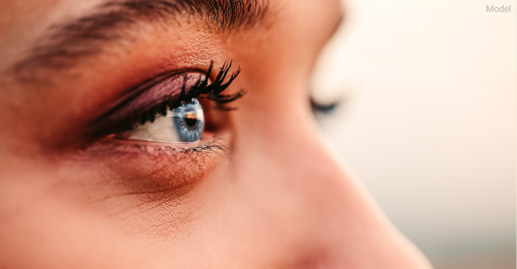 Close-up of a woman with blue eyes (model)